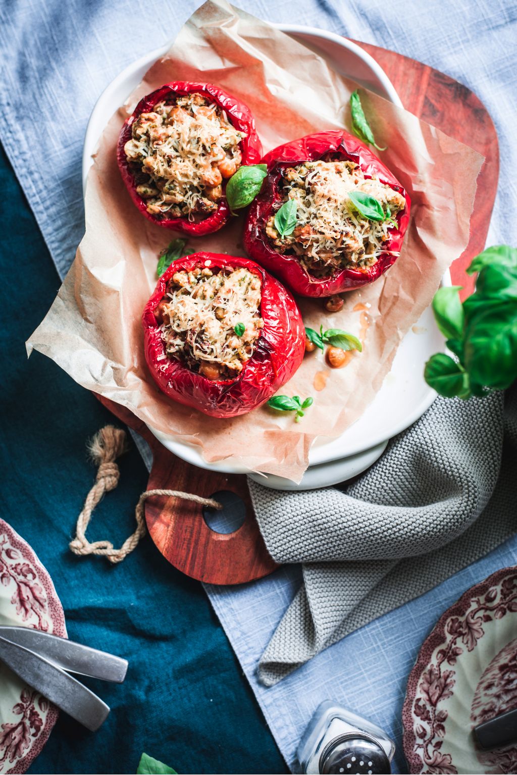 Resepti | Täytetyt paprikat sienillä, kikherneillä ja pestolla 